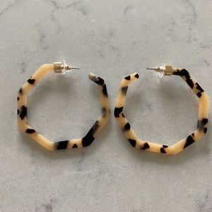ACRYLIC ANIMAL PRINT LARGE HOOP EARRINGS
